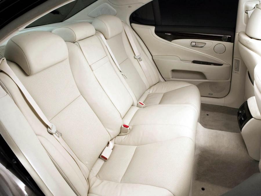  Lexus LS460 2006 года  (фото 153 из 200)